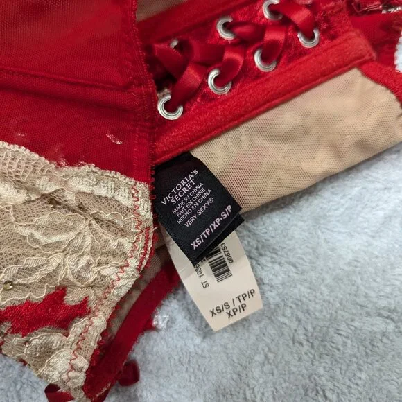 36B Victoria's Secret Crystal Bombshell bra with matching garter belt - Picture 7 of 8